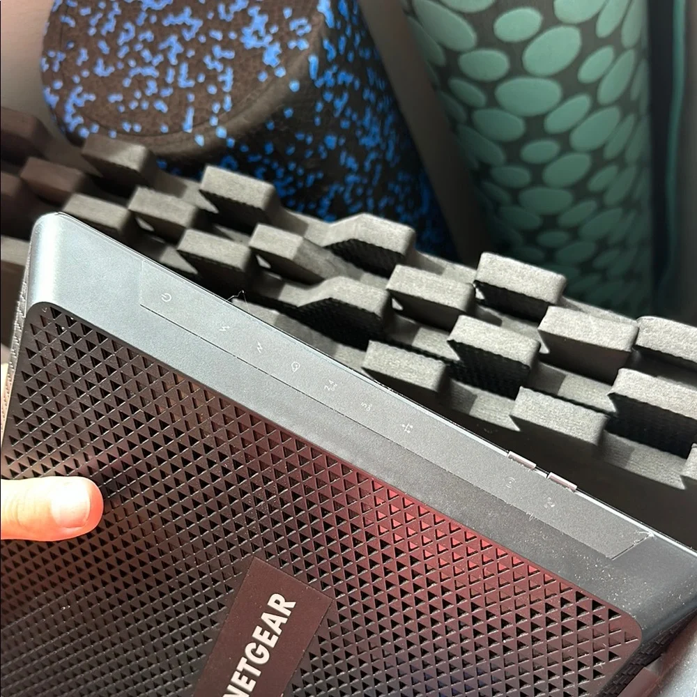 Netgear Black Wireless Networking Router - Picture 3 of 5